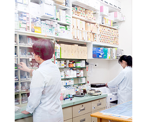 藤ファーマシーすすき野店 仕事風景