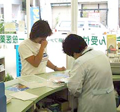藤ファーマシー調剤の様子